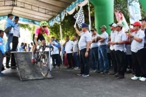 Para pembalap TdL ke-5 nomor ITT dilepas Bupati Kuningan, H. Acep Purnama, SH, MH.